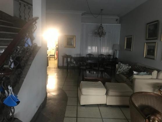 CENTRO: 25 DE MAYO AL 500 CASA DE 340 M2 CUB APTA USO COMERCIAL