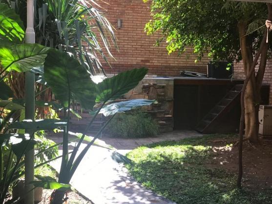 CENTRO: 25 DE MAYO AL 500 CASA DE 340 M2 CUB APTA USO COMERCIAL