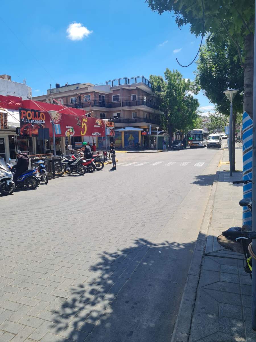 VENDO LOCAL EN CENTRO VIEJO DE CARLOS PAZ