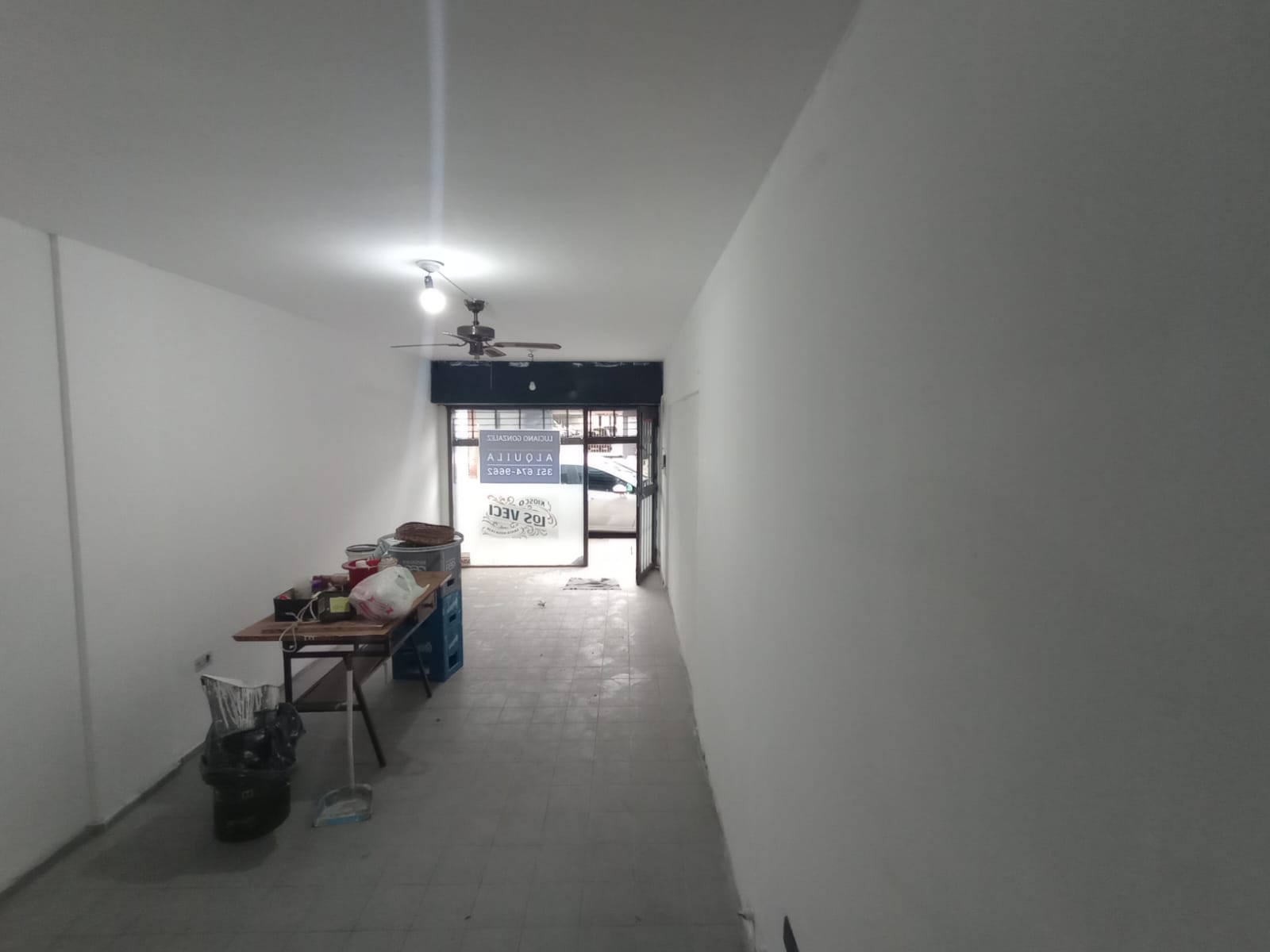 Excelente local en alberdi a media cuadra del hopital de clinicas.-