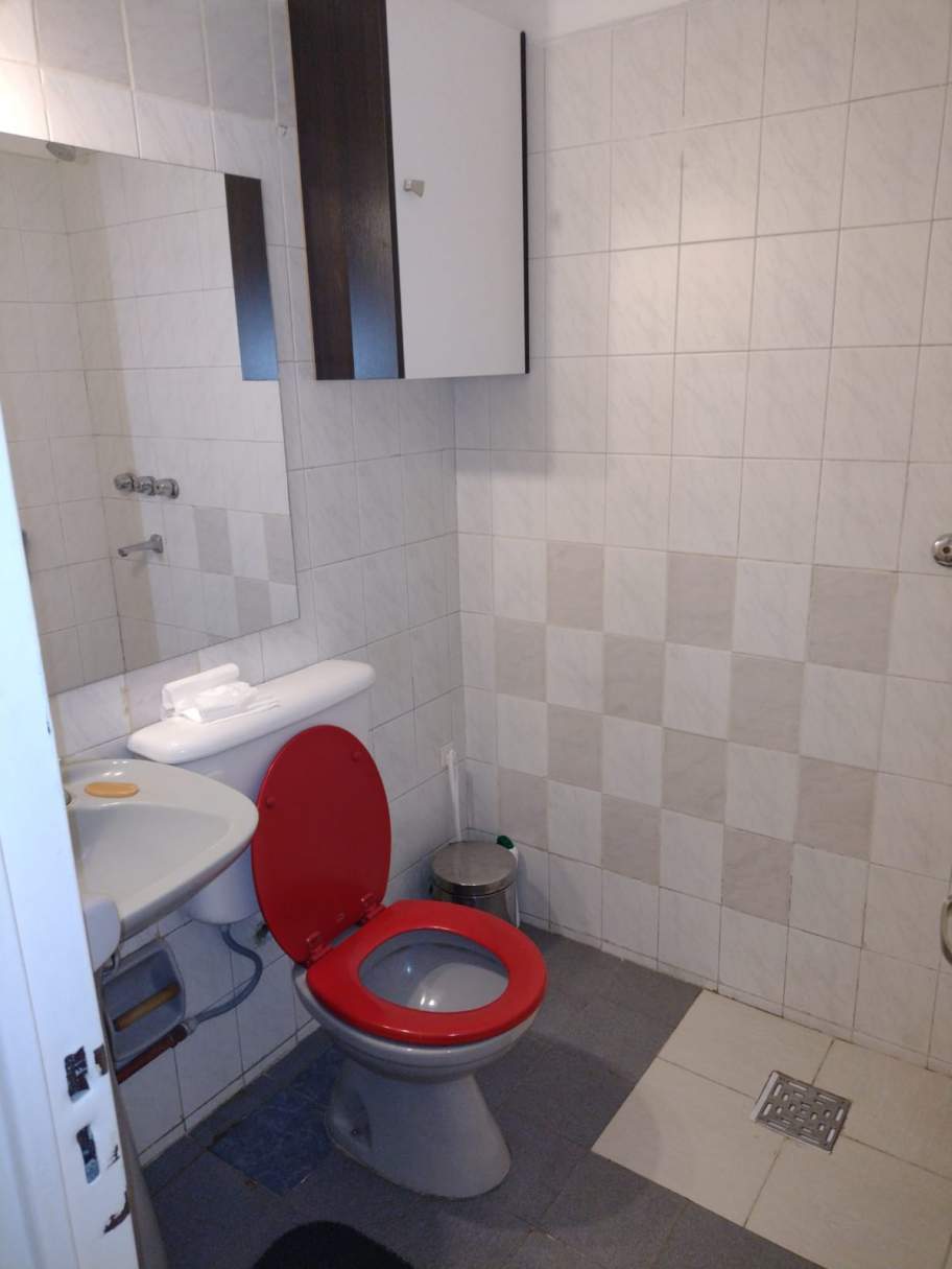 Monoambiente semi amoblado en alquiler con patio
