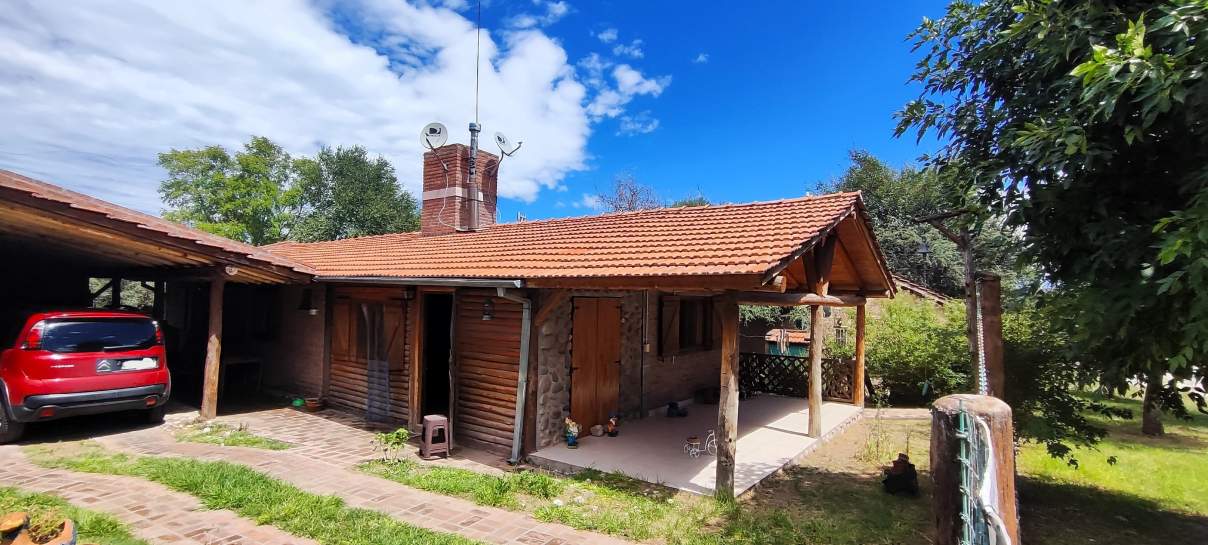 CASA DE DOS DORMITORIOS CON PILETA EN ARROYO DE LOS PATOS
