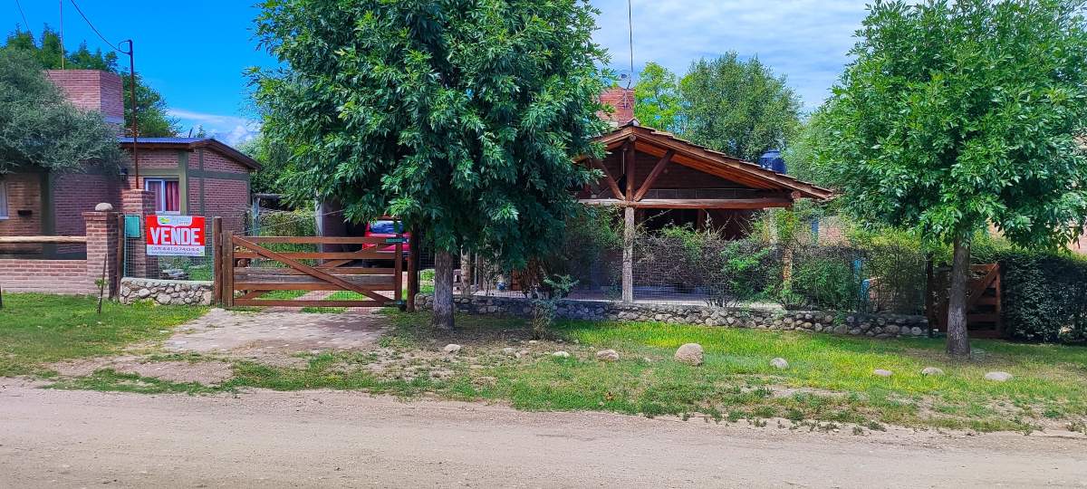 CASA DE DOS DORMITORIOS CON PILETA EN ARROYO DE LOS PATOS
