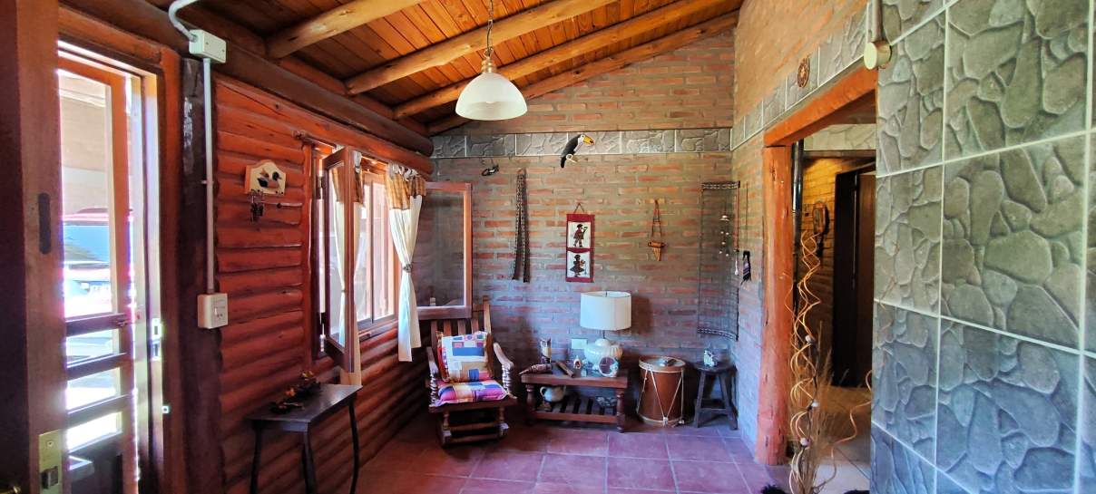 CASA DE DOS DORMITORIOS CON PILETA EN ARROYO DE LOS PATOS