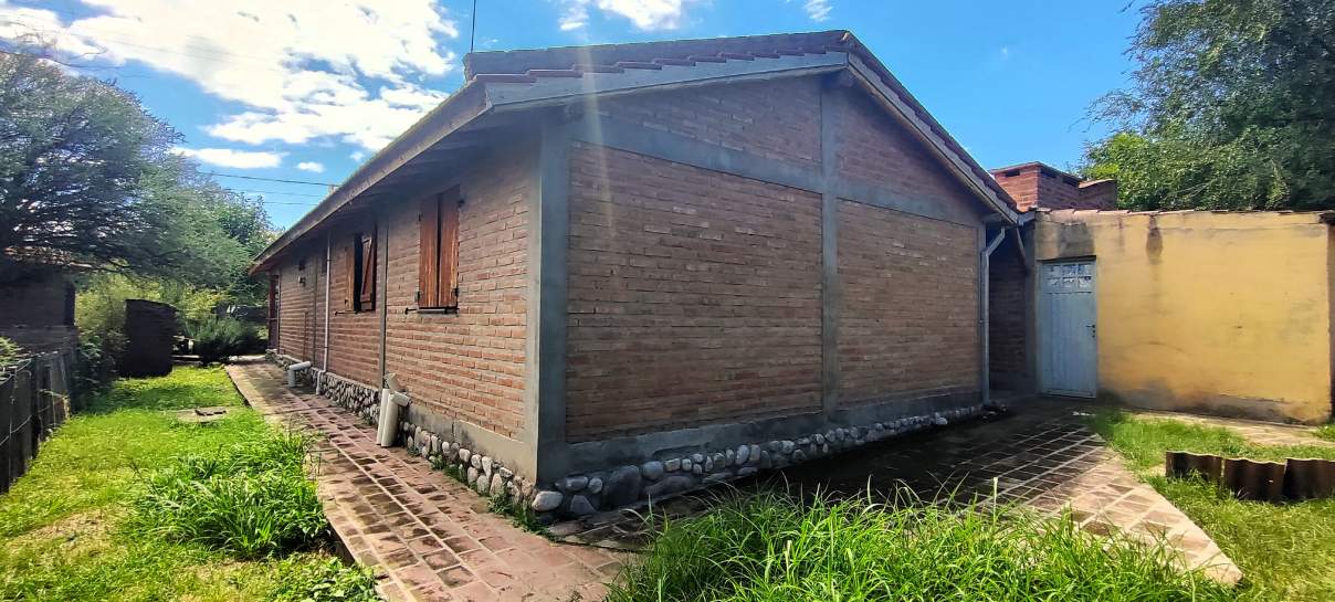CASA DE DOS DORMITORIOS CON PILETA EN ARROYO DE LOS PATOS