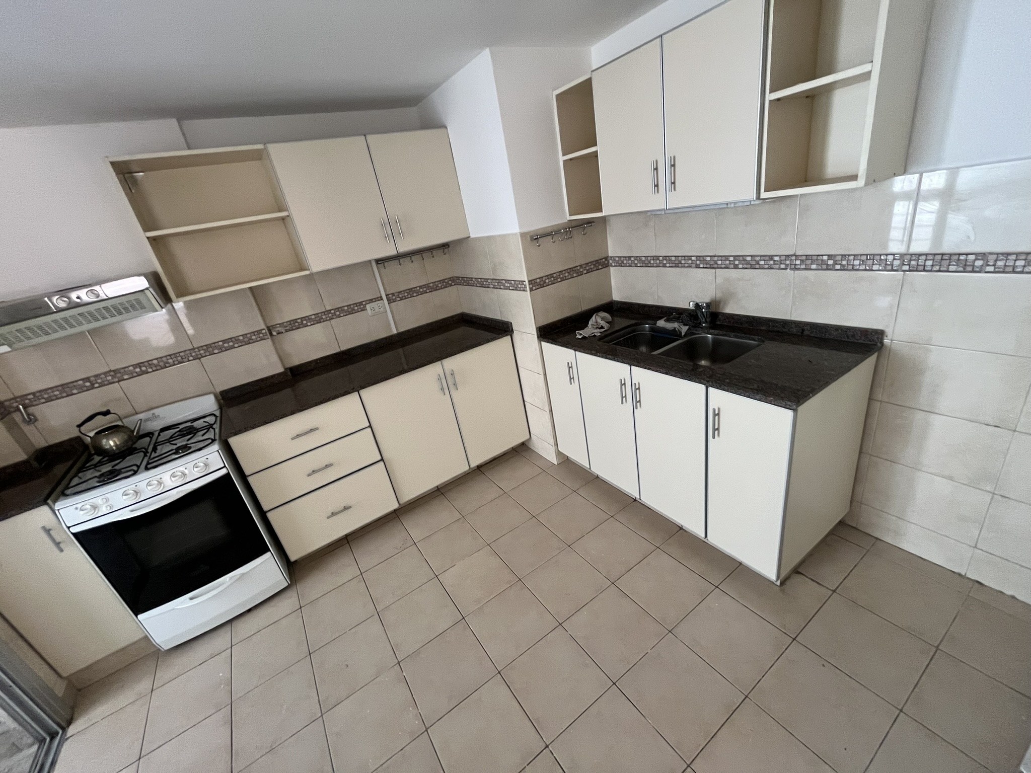 Hermoso dpto 3 dor frente plaza alberdi general paz! venta