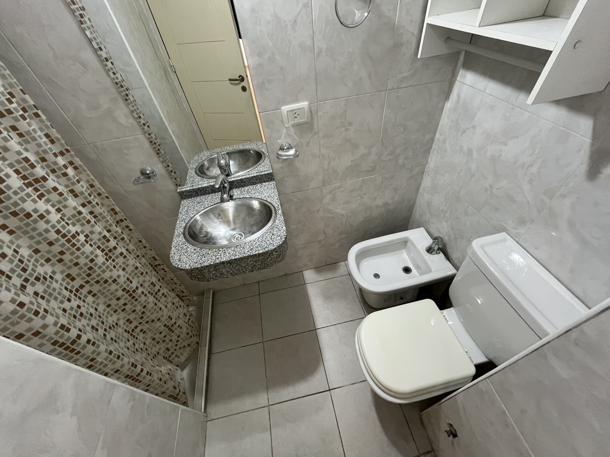 Hermoso dpto 3 dor frente plaza alberdi general paz! venta
