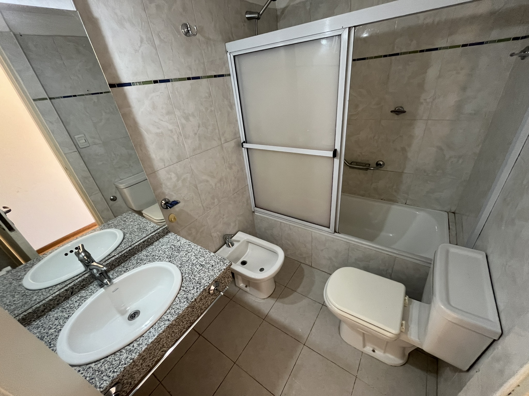 Hermoso dpto 3 dor frente plaza alberdi general paz! venta
