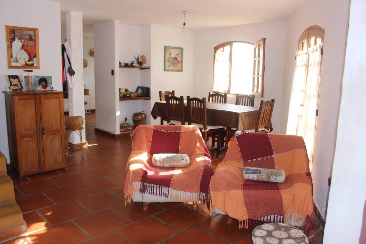 ARGUELLO CASA ESTILO COLONIAL CON PILETA.