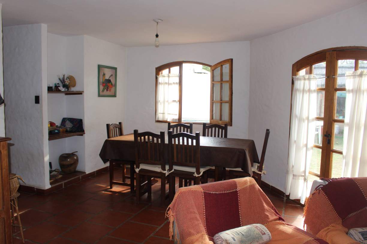 ARGUELLO CASA ESTILO COLONIAL CON PILETA.