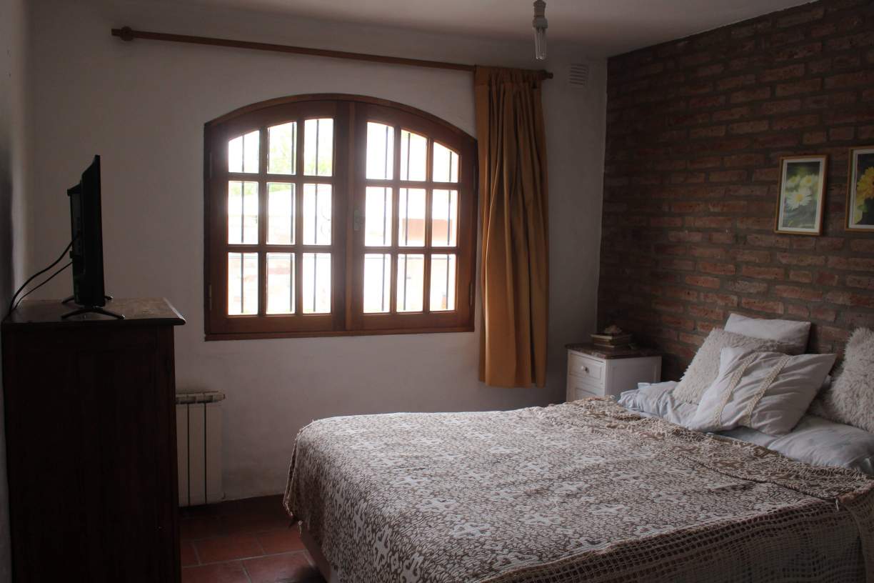 ARGUELLO CASA ESTILO COLONIAL CON PILETA.