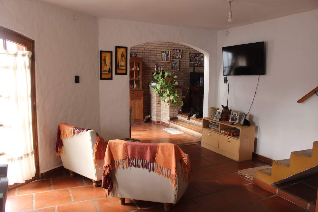 ARGUELLO CASA ESTILO COLONIAL CON PILETA.