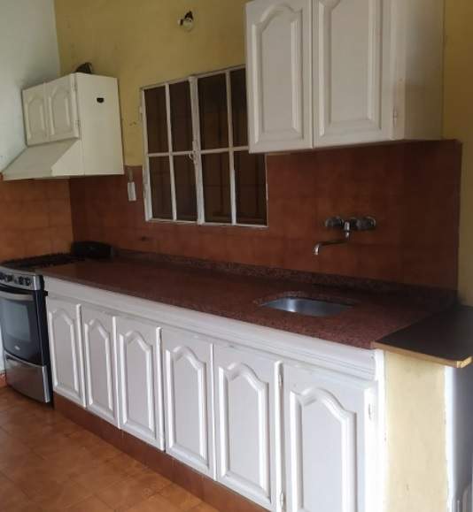 Casa 3 dorm. Ferroviario Mitre. Venta.