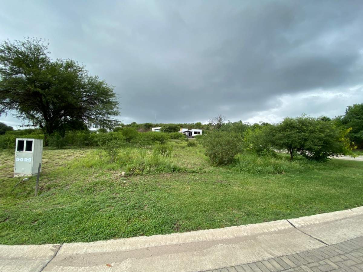 LOTE EN VENTA - COLINAS DE LA DESEADA - LA CALERA