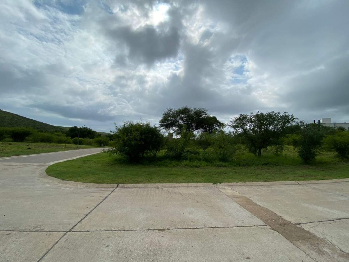 LOTE EN VENTA - COLINAS DE LA DESEADA - LA CALERA