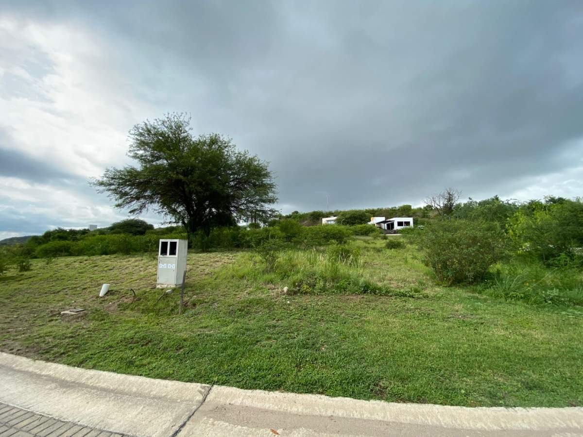 LOTE EN VENTA - COLINAS DE LA DESEADA - LA CALERA