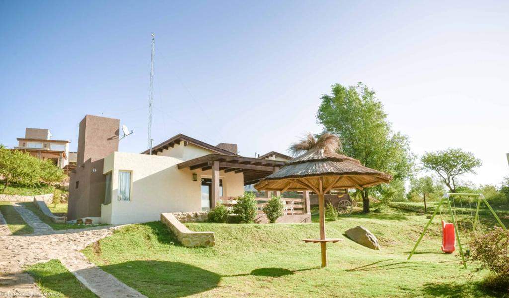 COMPLEJO TURÍSTICO  DE 4 CABAÑAS EN ZONA MATE DE LUNA.-S.MÓNICA.