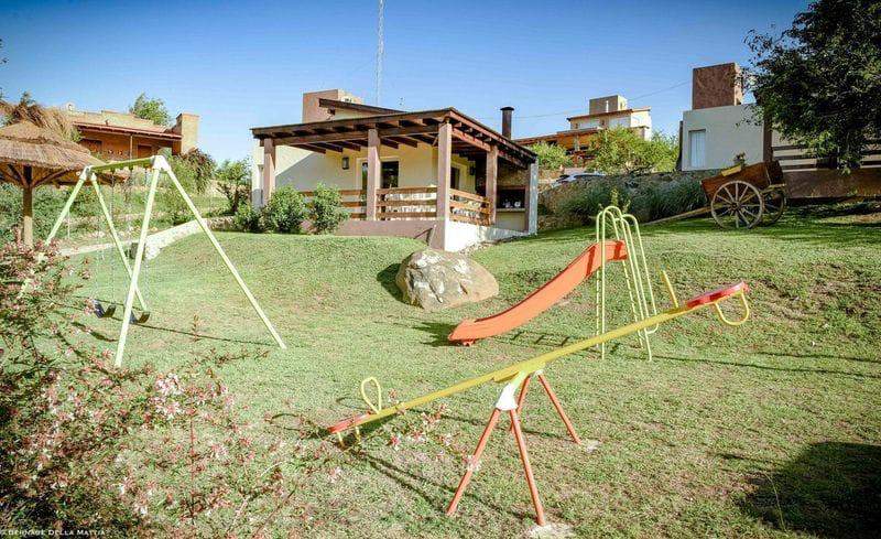 COMPLEJO TURÍSTICO  DE 4 CABAÑAS EN ZONA MATE DE LUNA.-S.MÓNICA.