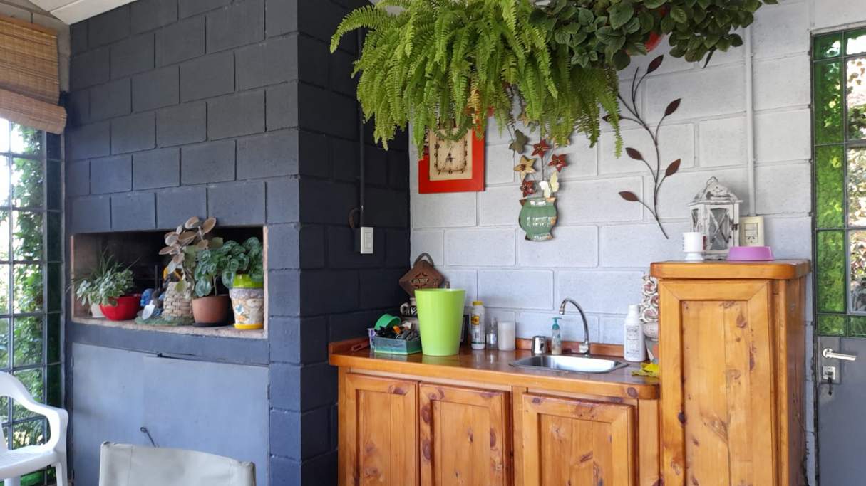 CASA EN VENTA  RETASADA EN SANTA MÓNICA.B SANTA TERESITA 4 AMB.  DEPENDENCIA Y PILETA