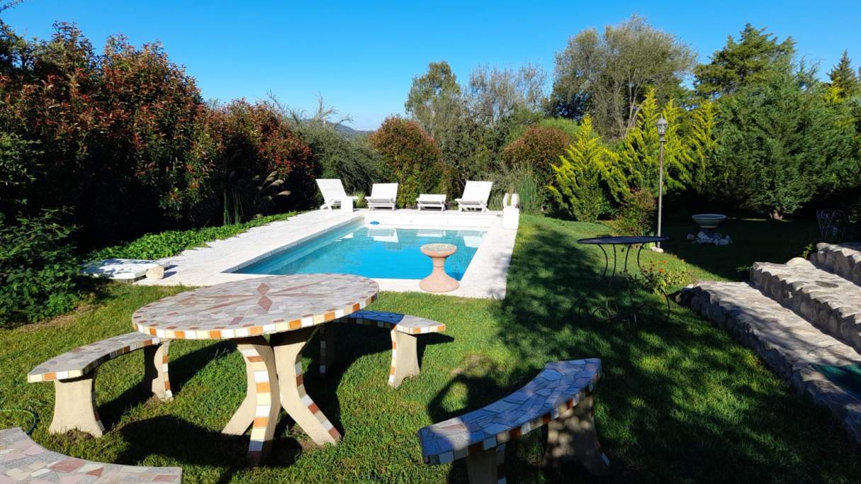 CASA EN VENTA  RETASADA EN SANTA MÓNICA.B SANTA TERESITA 4 AMB.  DEPENDENCIA Y PILETA