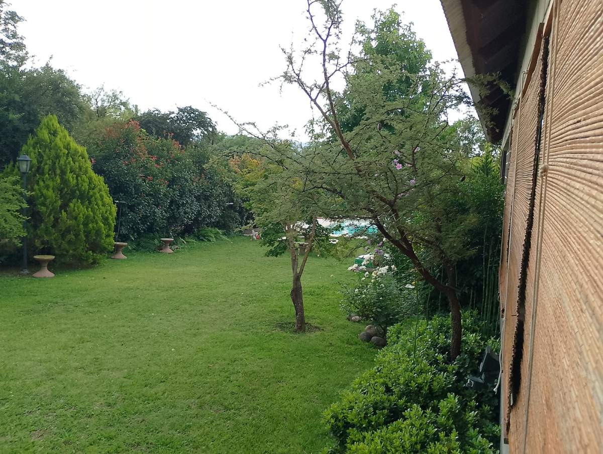 CASA EN VENTA  RETASADA EN SANTA MÓNICA.B SANTA TERESITA 4 AMB.  DEPENDENCIA Y PILETA