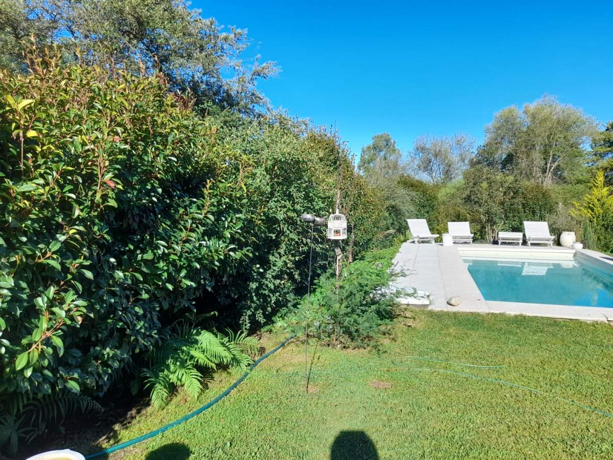 CASA EN VENTA  RETASADA EN SANTA MÓNICA.B SANTA TERESITA 4 AMB.  DEPENDENCIA Y PILETA