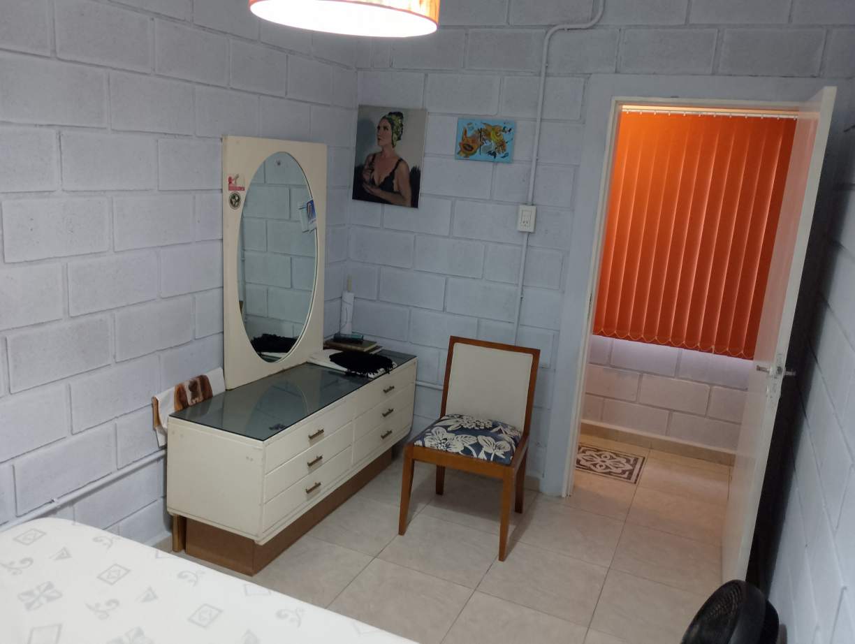 CASA EN VENTA  RETASADA EN SANTA MÓNICA.B SANTA TERESITA 4 AMB.  DEPENDENCIA Y PILETA