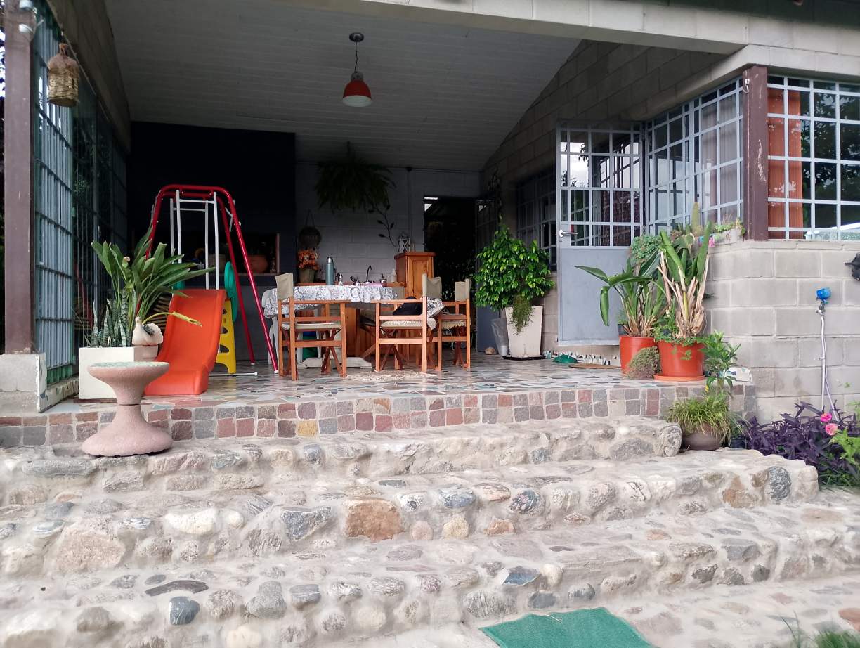 CASA EN VENTA  RETASADA EN SANTA MÓNICA.B SANTA TERESITA 4 AMB.  DEPENDENCIA Y PILETA