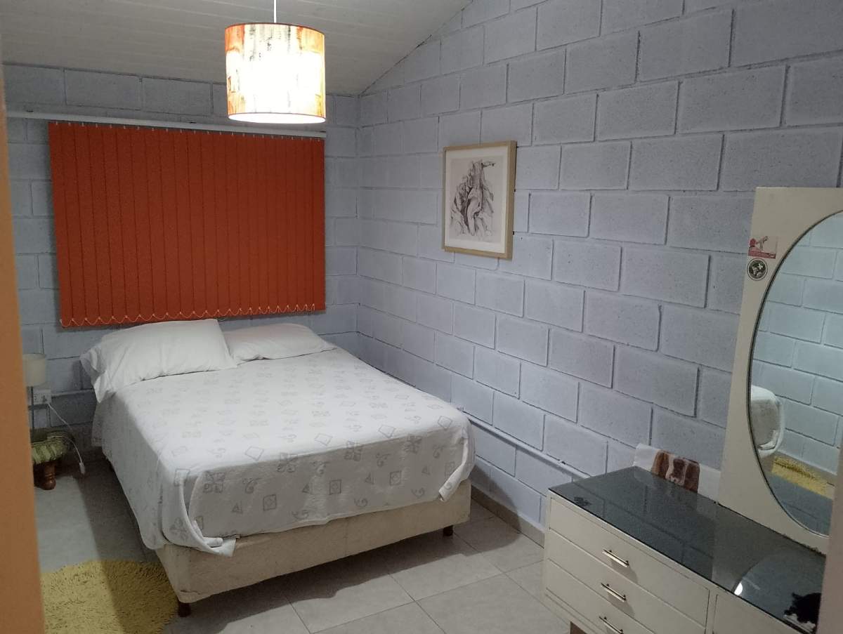 CASA EN VENTA  RETASADA EN SANTA MÓNICA.B SANTA TERESITA 4 AMB.  DEPENDENCIA Y PILETA