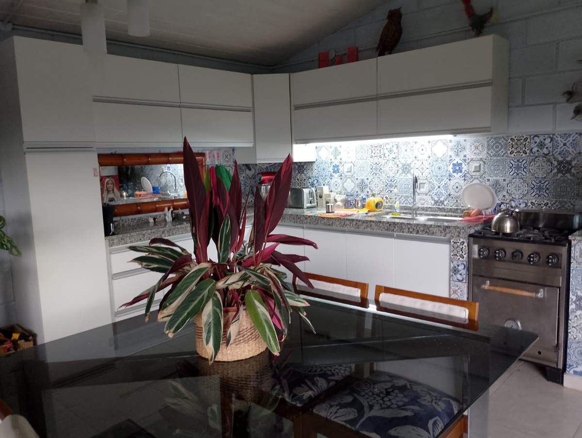 CASA EN VENTA  RETASADA EN SANTA MÓNICA.B SANTA TERESITA 4 AMB.  DEPENDENCIA Y PILETA