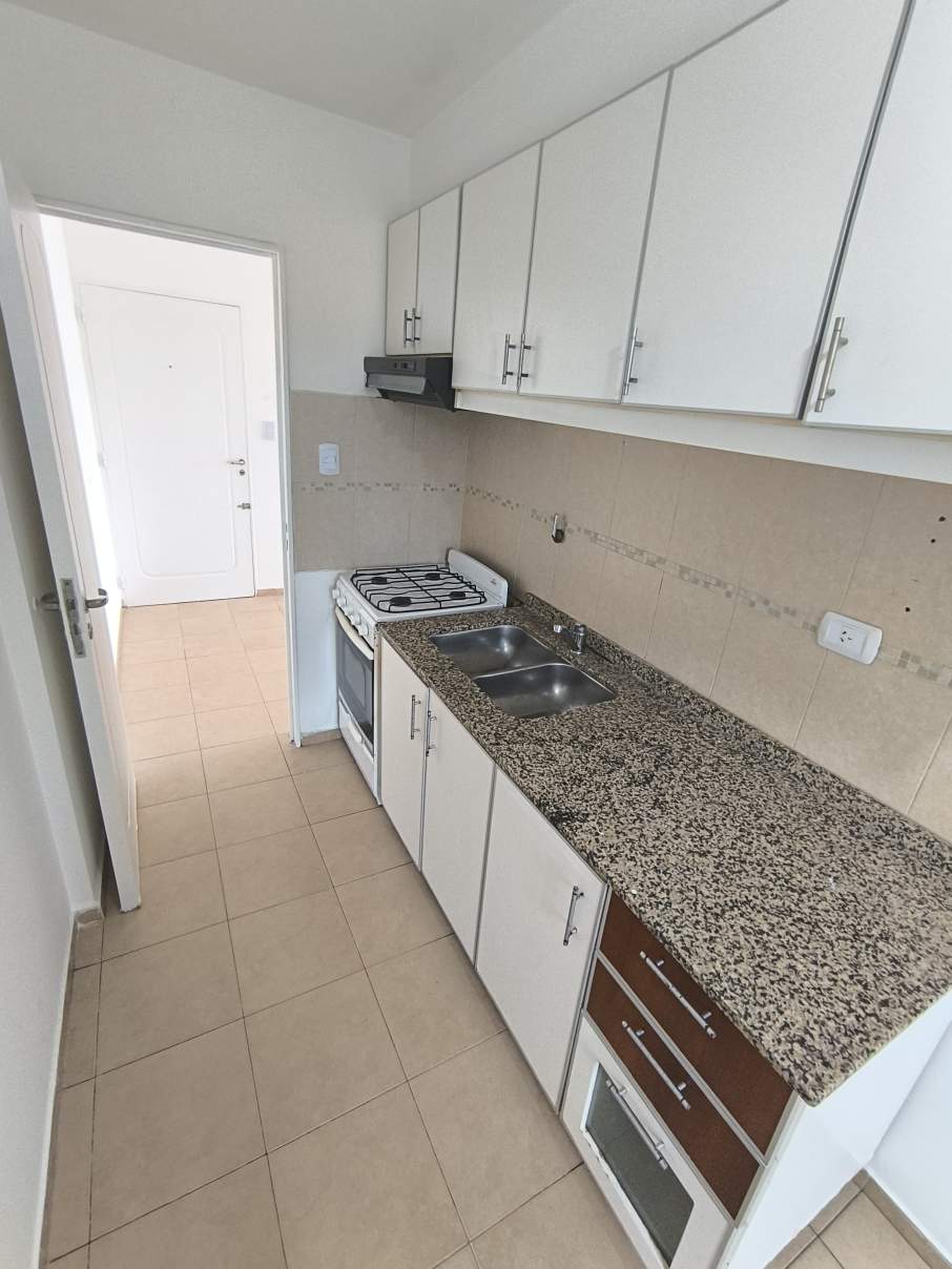 ALQUILER Departamento de 3 dormitorios Lateral con Vistas, con Cochera B Villa Sol
