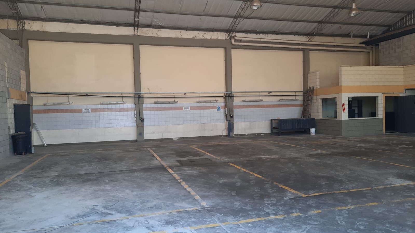 Alquilo Local 400 m2 -Taller- Juan B justo Cordoba