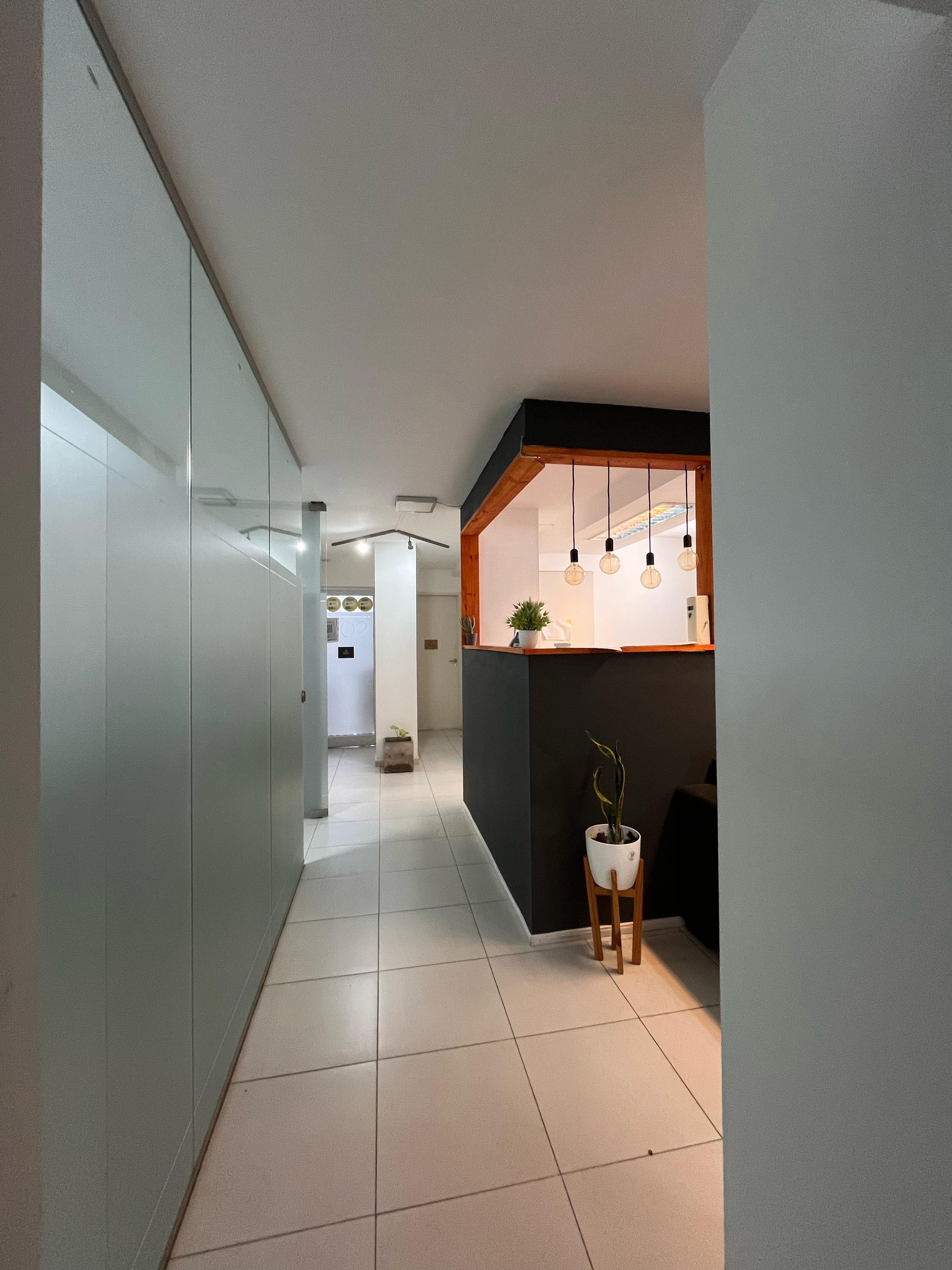 ALQUILER OFICINAS Nueva Córdoba con 4 COCHERAS (sin muebles)