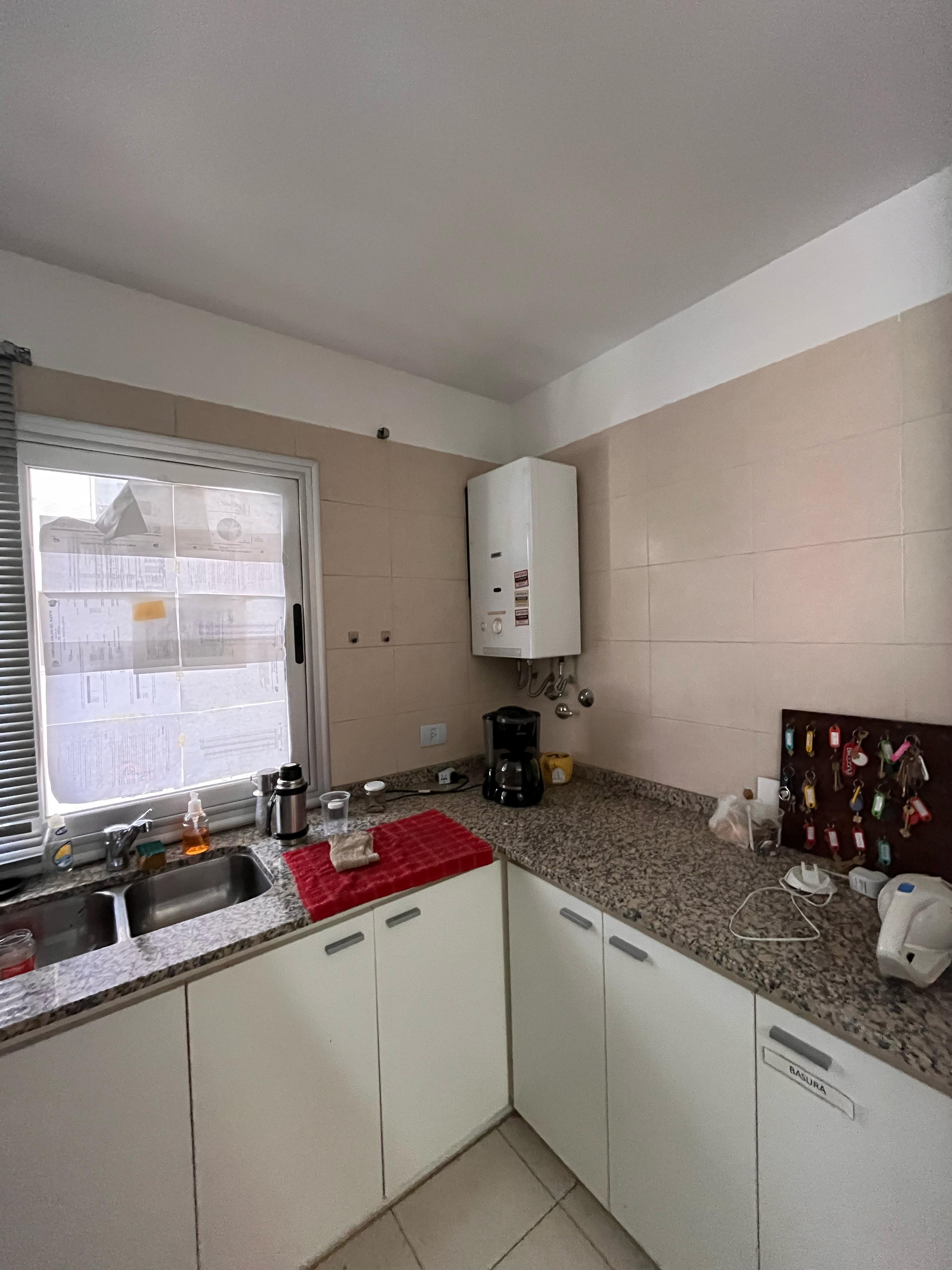 ALQUILER OFICINAS Nueva Córdoba con 4 COCHERAS (sin muebles)