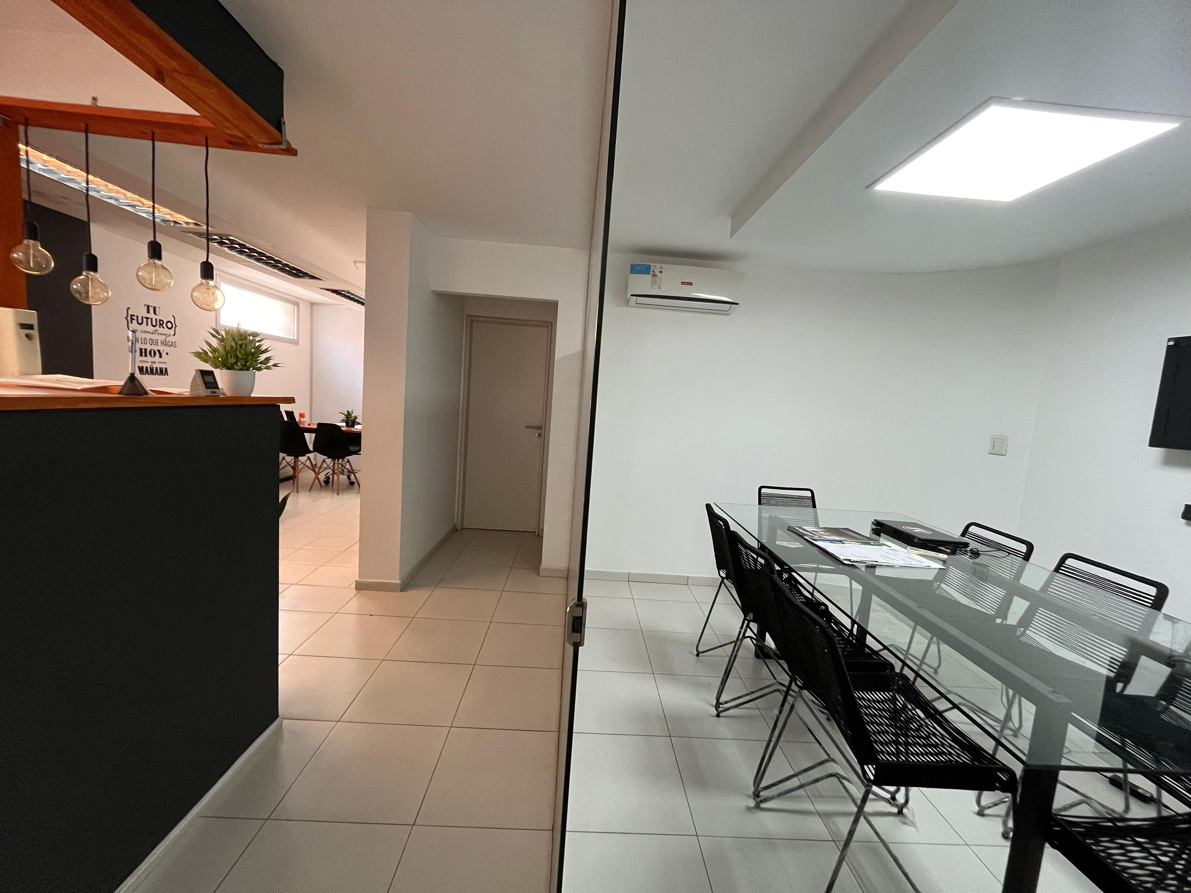 ALQUILER OFICINAS Nueva Córdoba con 4 COCHERAS (sin muebles)