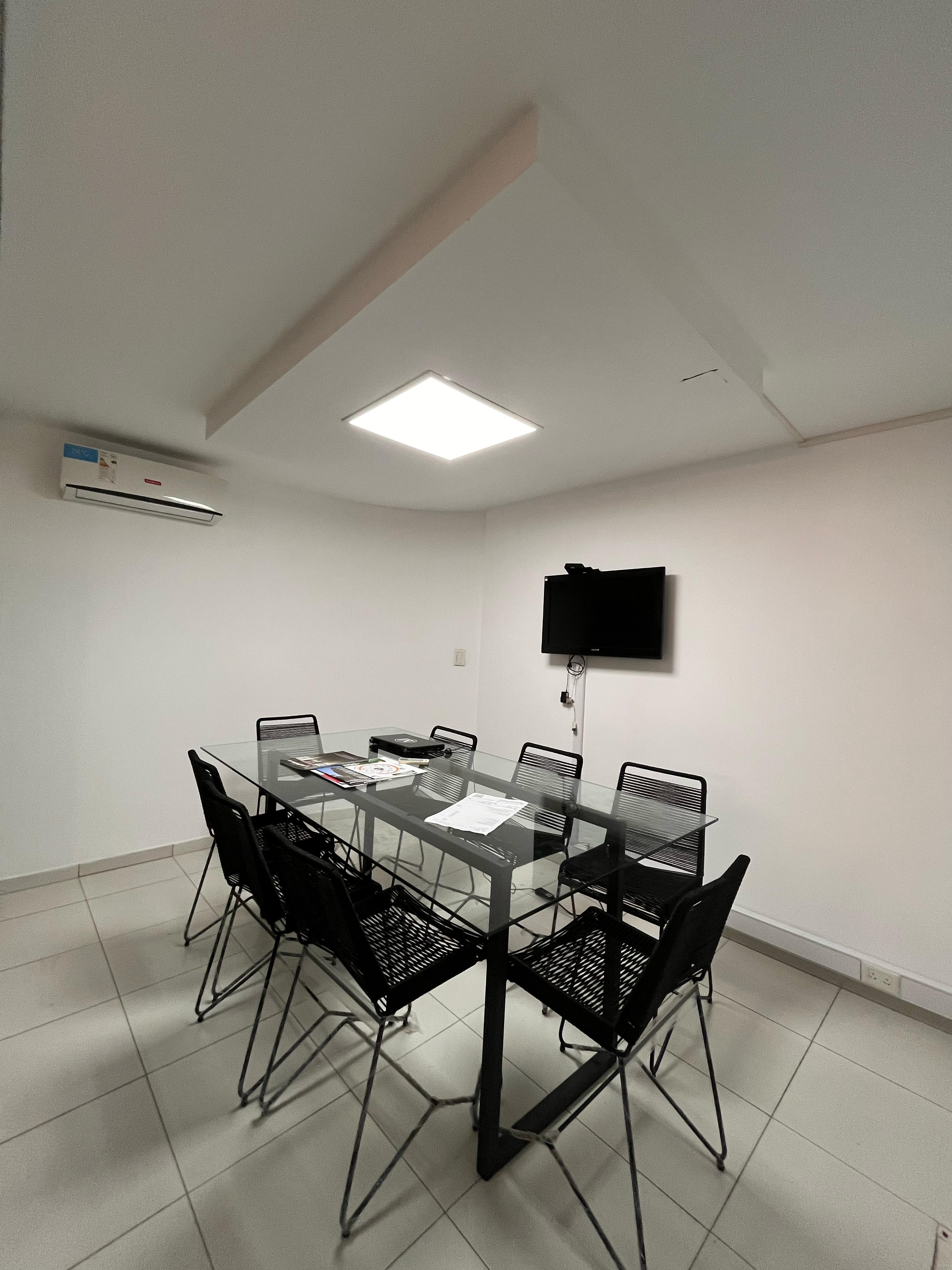 ALQUILER OFICINAS Nueva Córdoba con 4 COCHERAS (sin muebles)