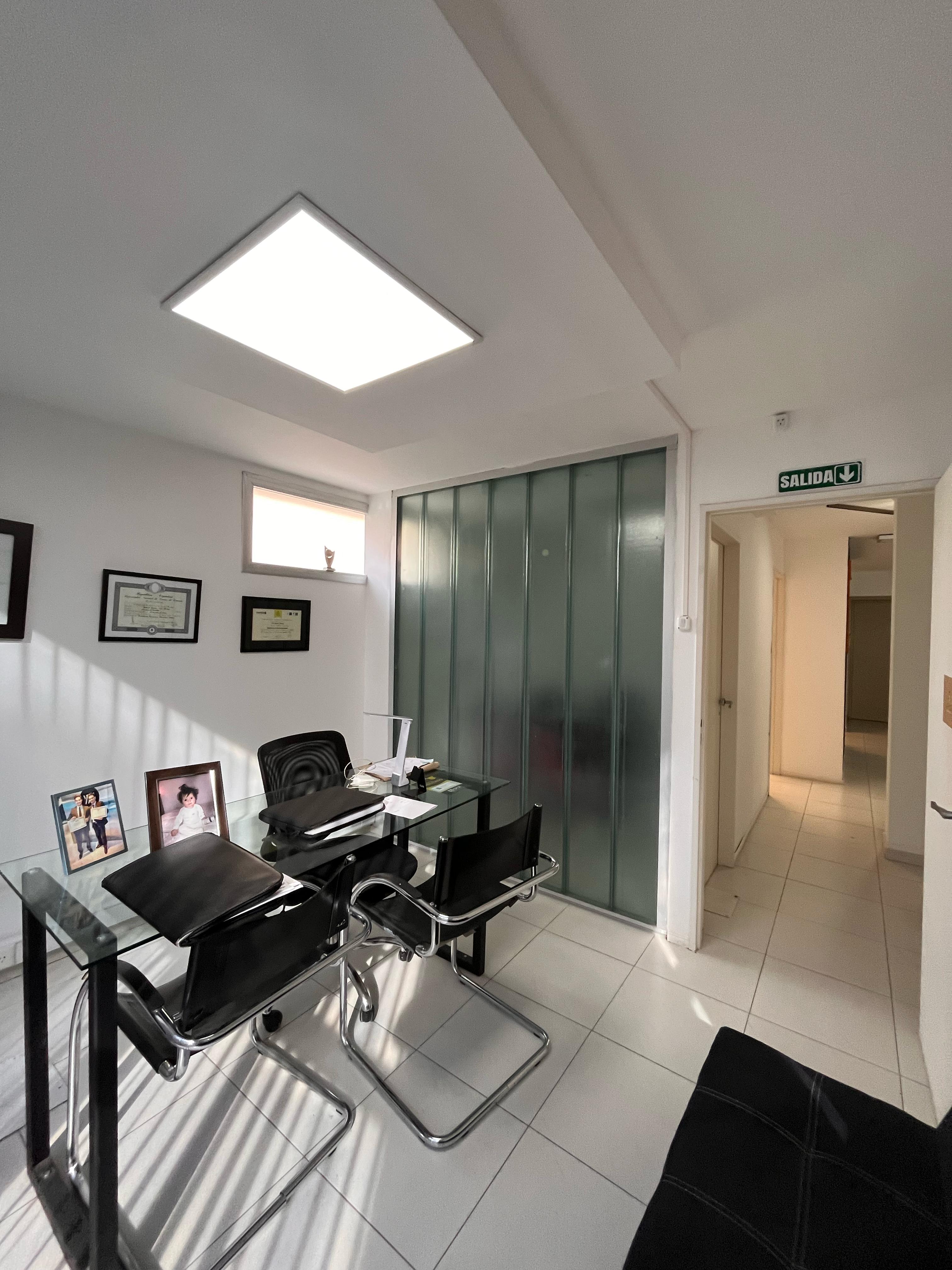 ALQUILER OFICINAS Nueva Córdoba con 4 COCHERAS (sin muebles)