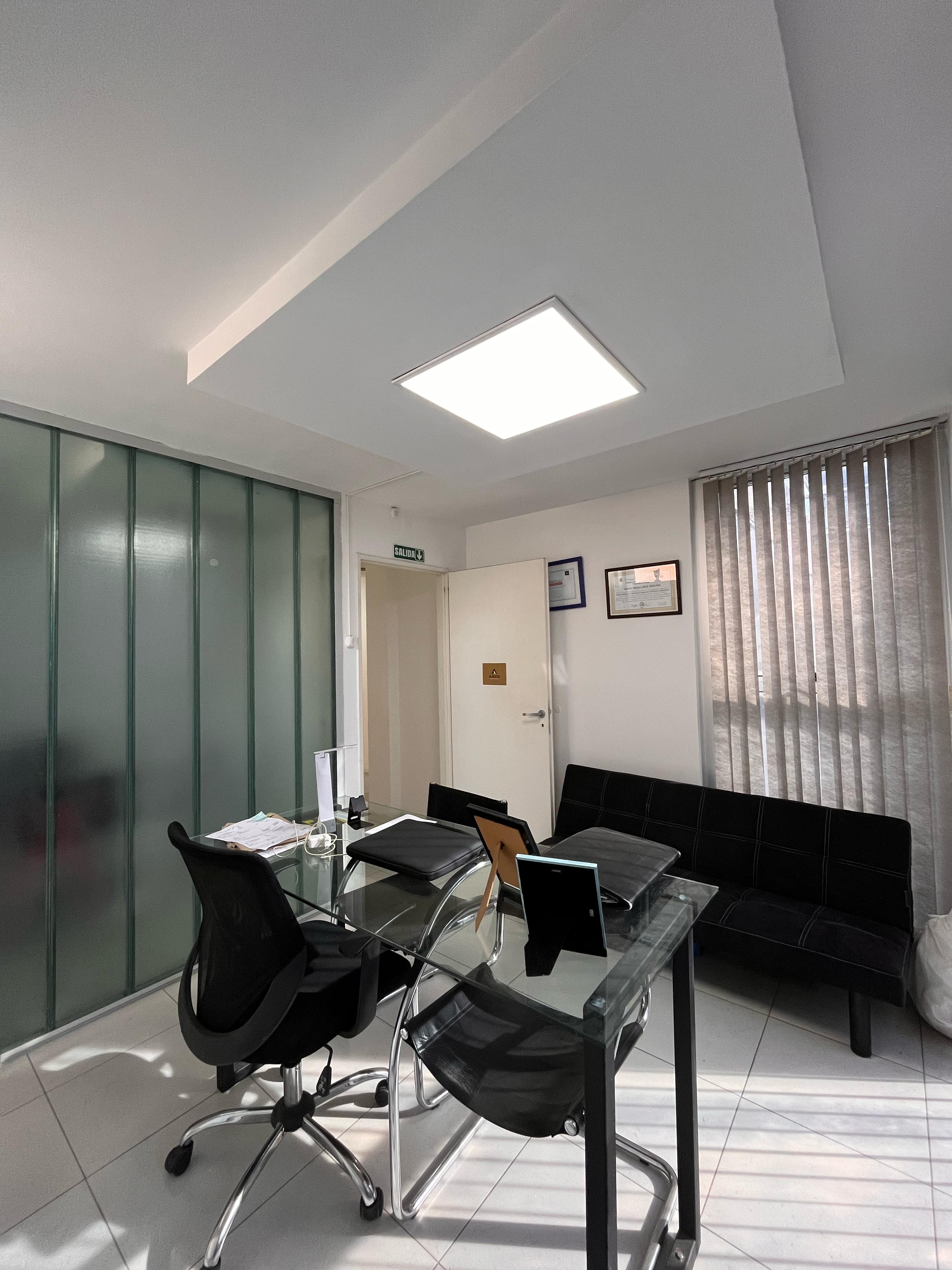 ALQUILER OFICINAS Nueva Córdoba con 4 COCHERAS (sin muebles)