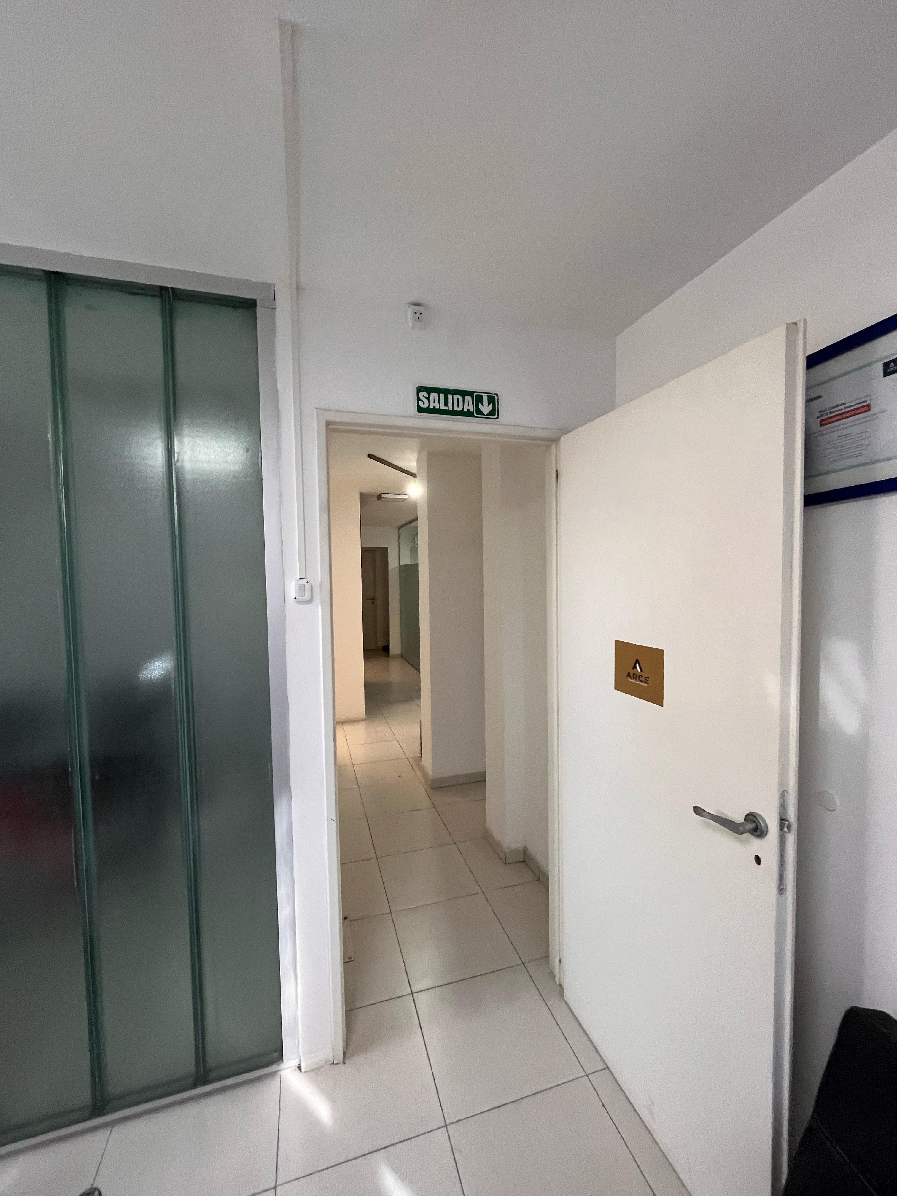 ALQUILER OFICINAS Nueva Córdoba con 4 COCHERAS (sin muebles)