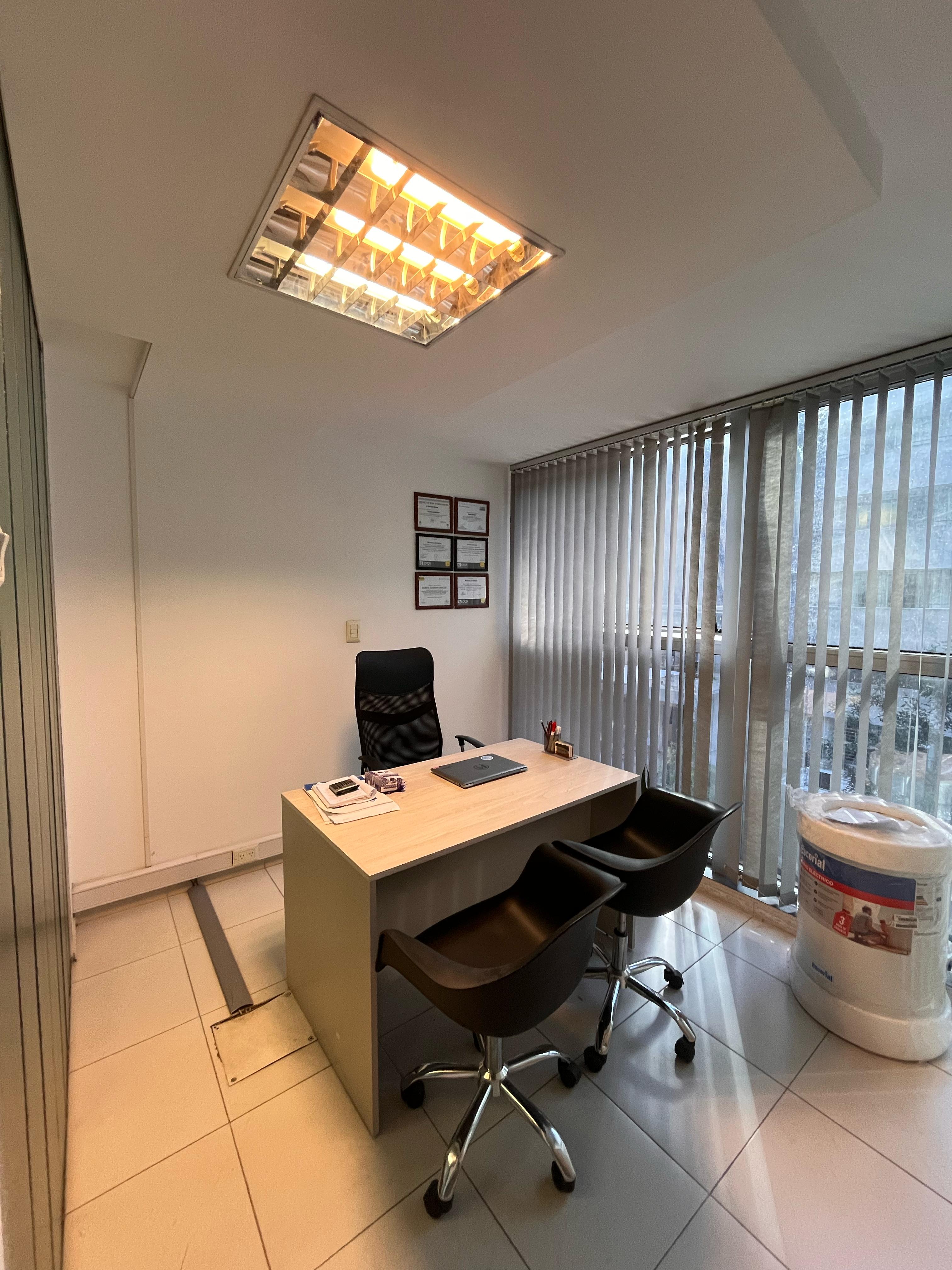 ALQUILER OFICINAS Nueva Córdoba con 4 COCHERAS (sin muebles)