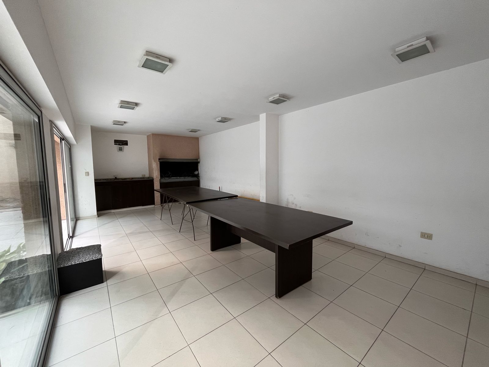 ALQUILER OFICINAS Nueva Córdoba con 4 COCHERAS (sin muebles)