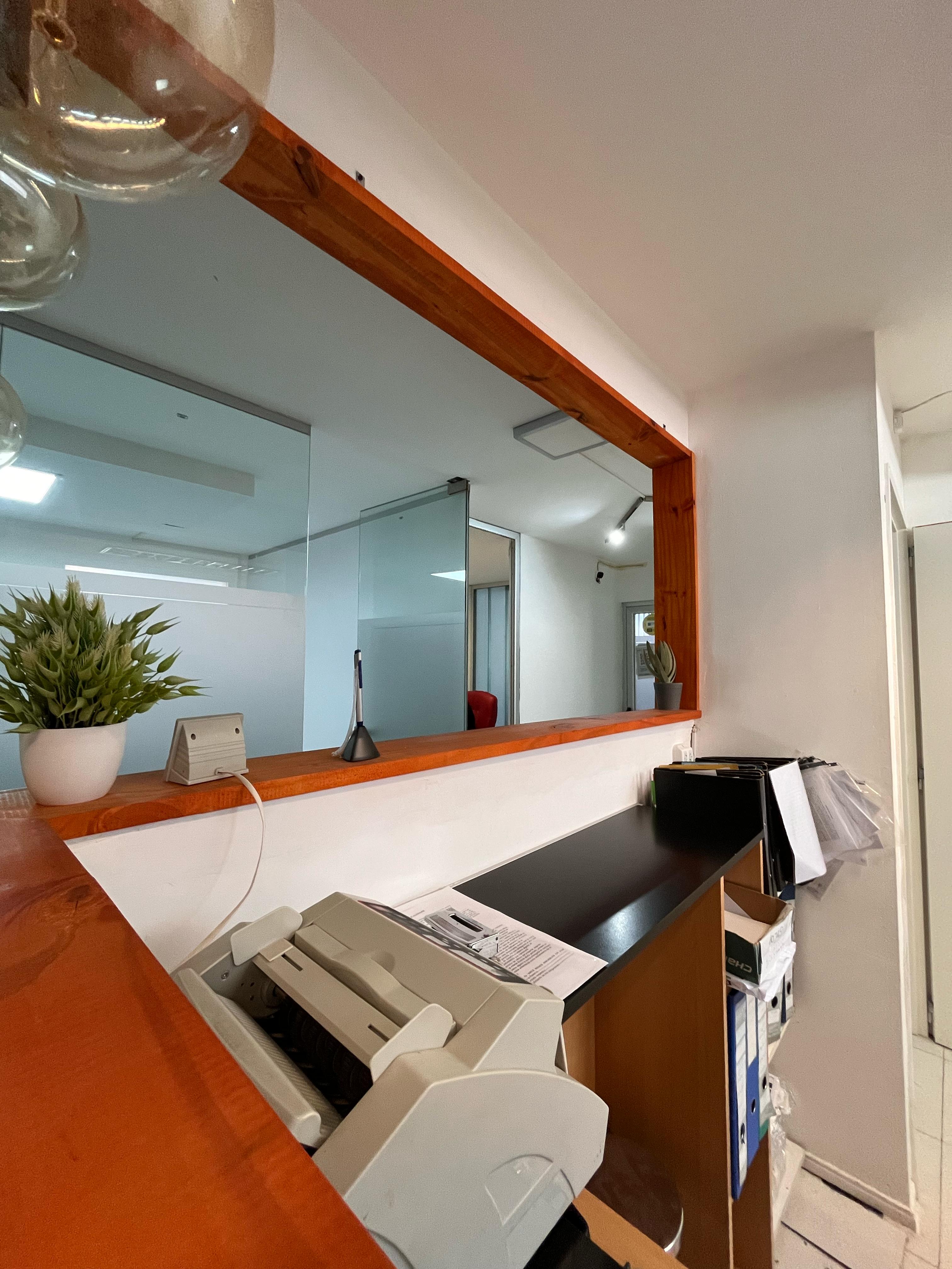 ALQUILER OFICINAS Nueva Córdoba con 4 COCHERAS (sin muebles)
