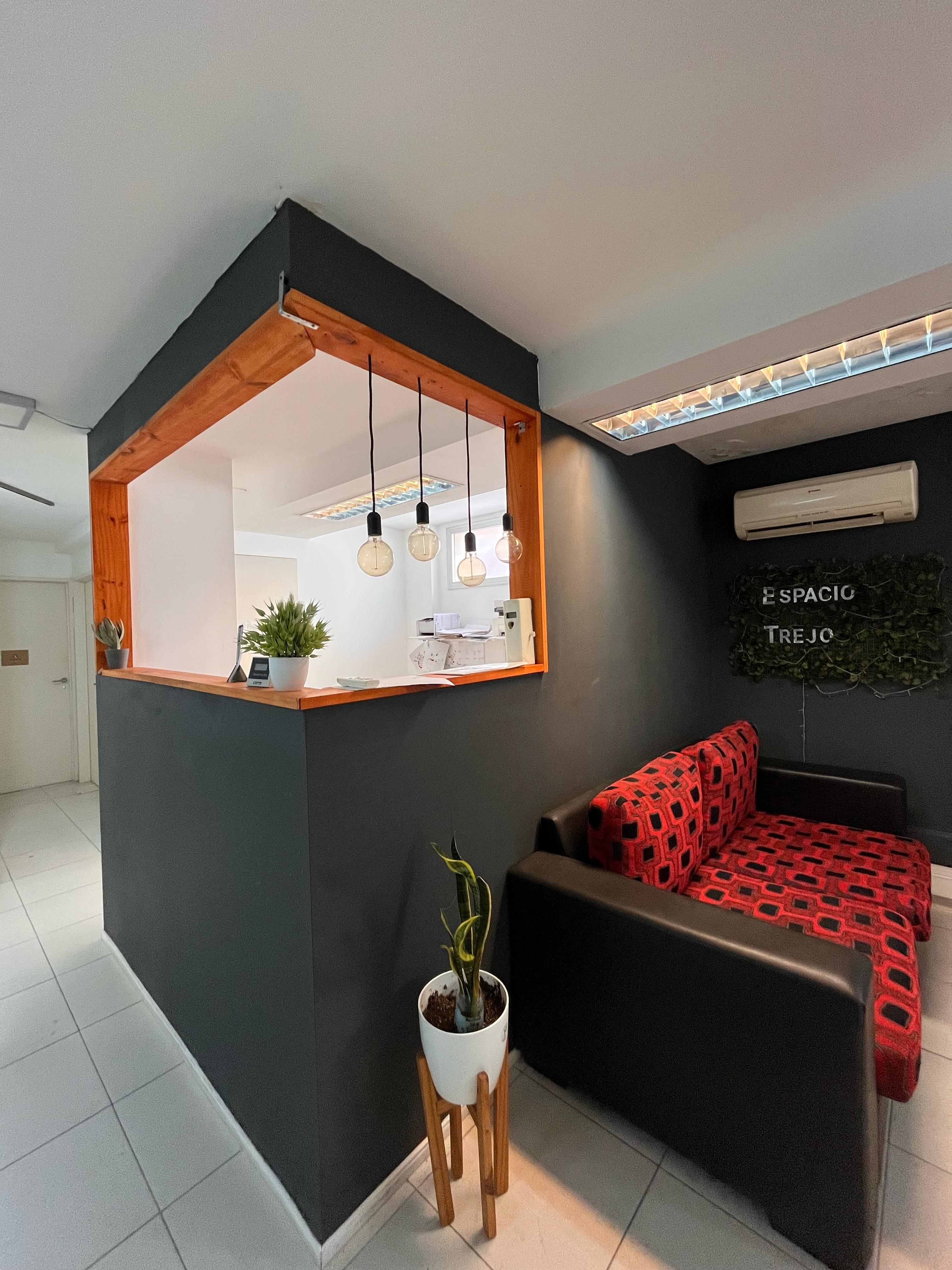 ALQUILER OFICINAS Nueva Córdoba con 4 COCHERAS (sin muebles)