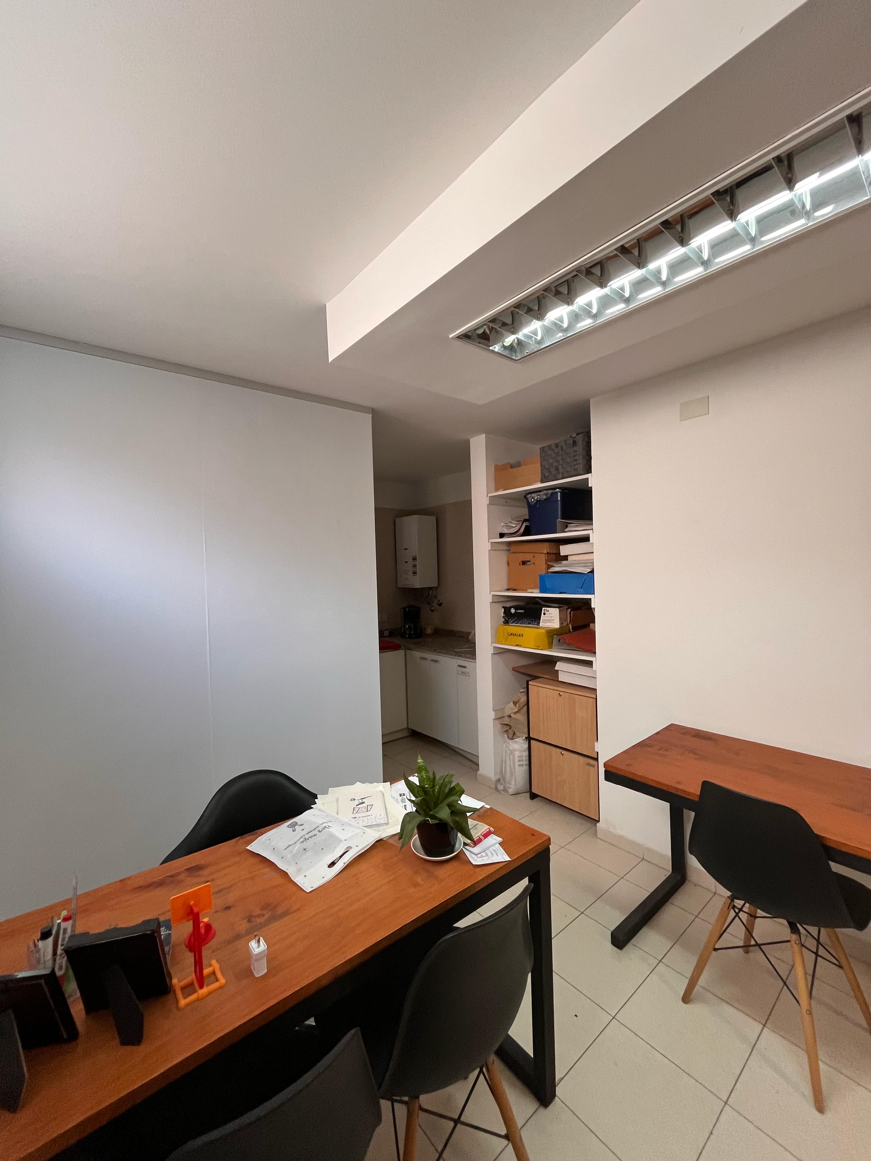 ALQUILER OFICINAS Nueva Córdoba con 4 COCHERAS (sin muebles)