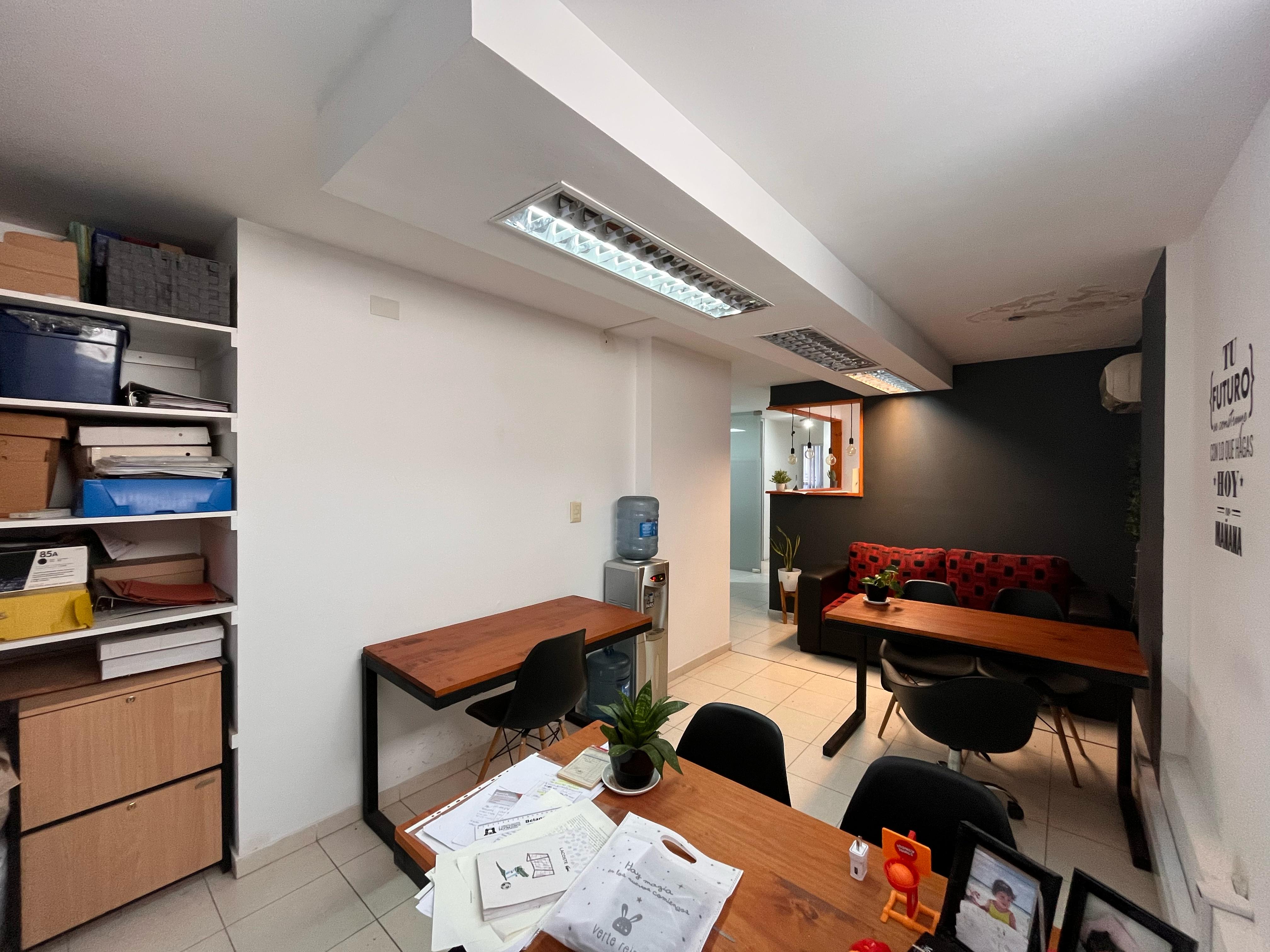 ALQUILER OFICINAS Nueva Córdoba con 4 COCHERAS (sin muebles)