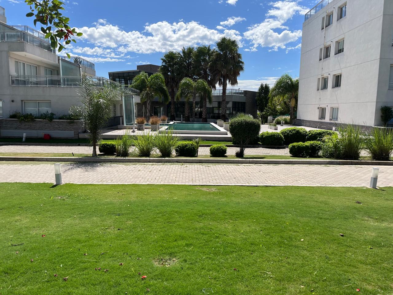 FONTANAS DEL SUR II DEPARTAMENTO DOS DORM DOS BAÑOS EN PLANTA BAJA