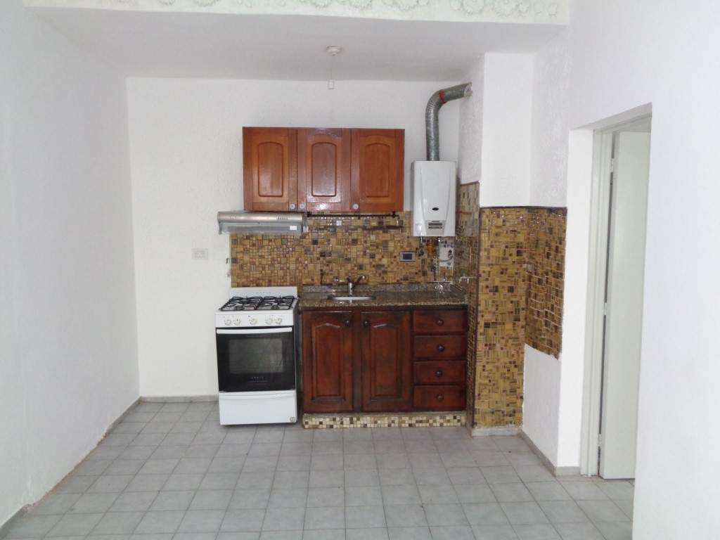 Barrio Alberdi - Departamento de 1 Dormitorio, Amplio y Luminoso con Patio y Terraza Amplia de Uso Común con Tendederos