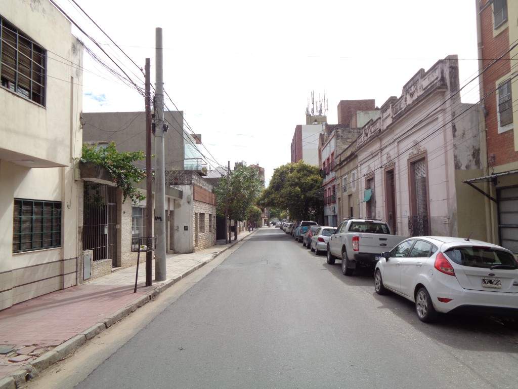 Barrio Alberdi - Departamento de 1 Dormitorio, Amplio y Luminoso con Patio y Terraza Amplia de Uso Común con Tendederos
