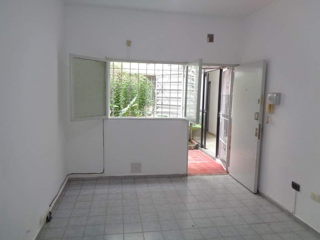 Barrio Alberdi - Departamento de 1 Dormitorio, Amplio y Luminoso con Patio y Terraza Amplia de Uso Común con Tendederos