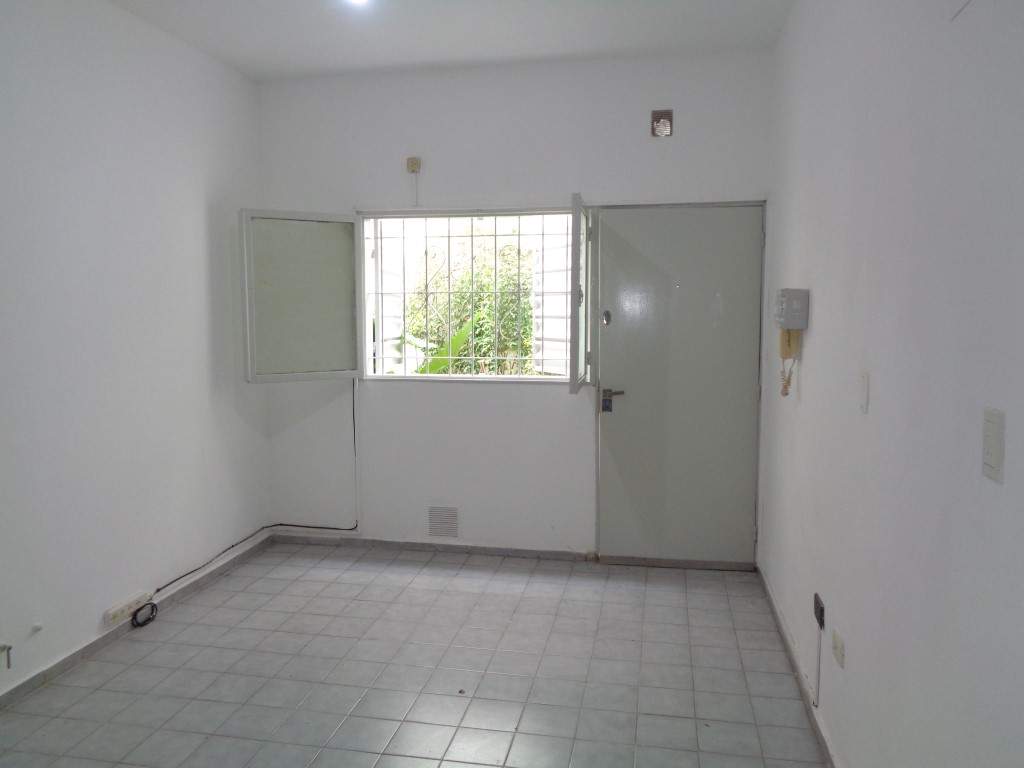 Barrio Alberdi - Departamento de 1 Dormitorio, Amplio y Luminoso con Patio y Terraza Amplia de Uso Común con Tendederos